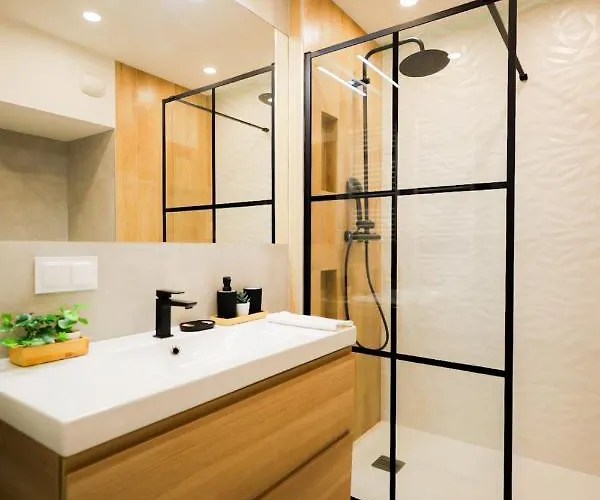 Daire Glow Apartments, Heaven Stare